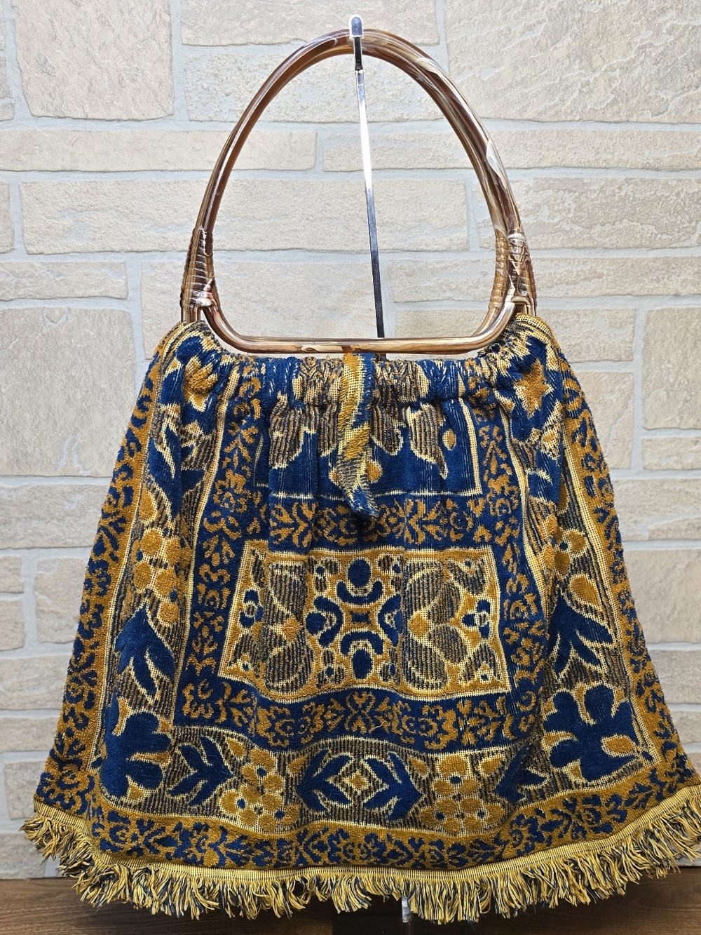 Vintage Chenille Carpet Bag Lucite Frame Handle Boho Tapestry Large Tote - Picture 3 of 12